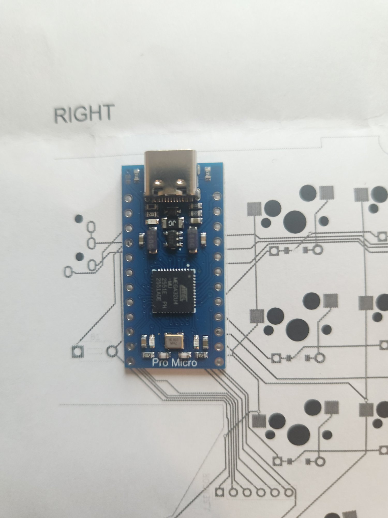 Pro Micro を図面に置く