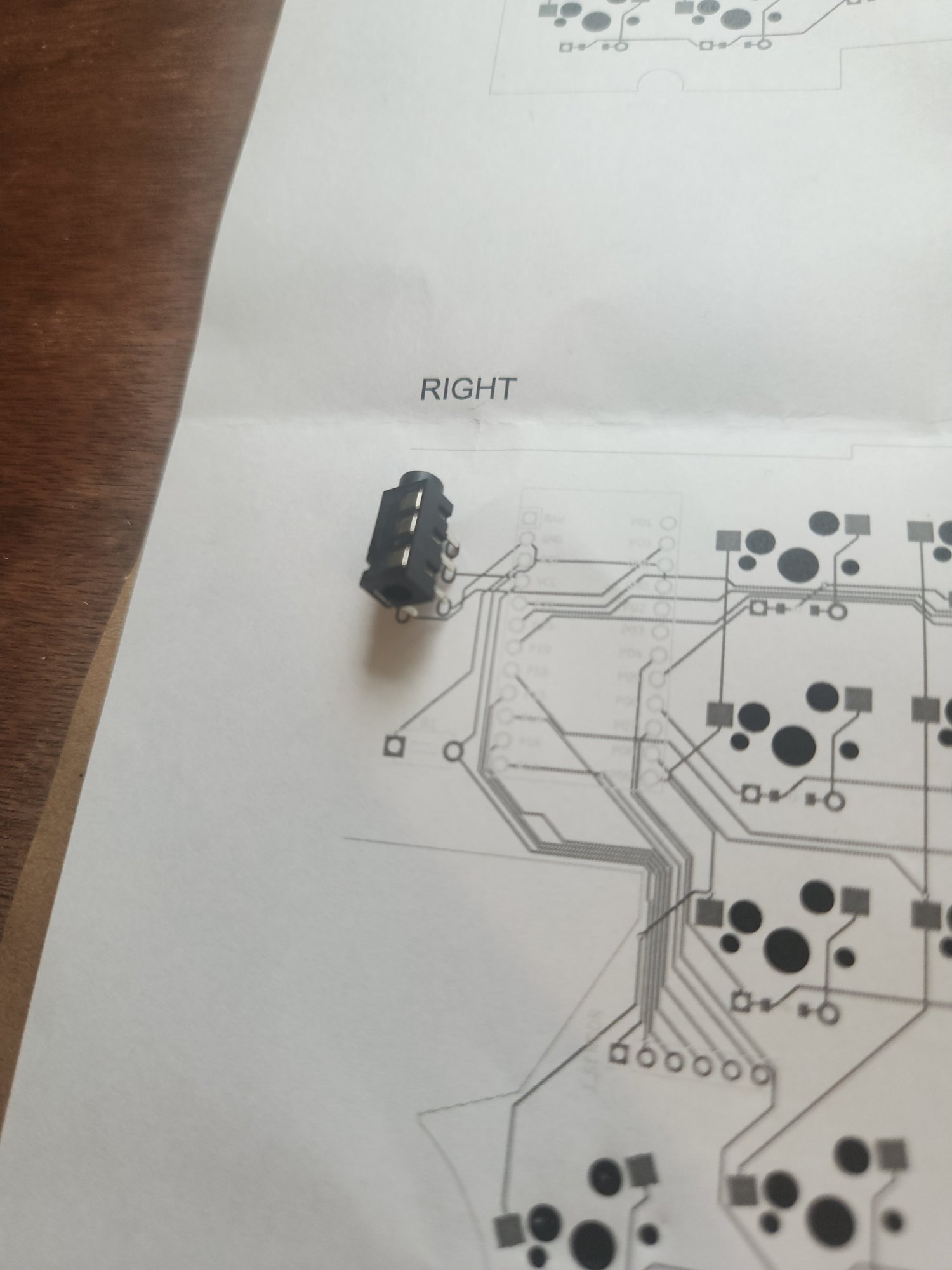 TRRSジャックを図面に置く